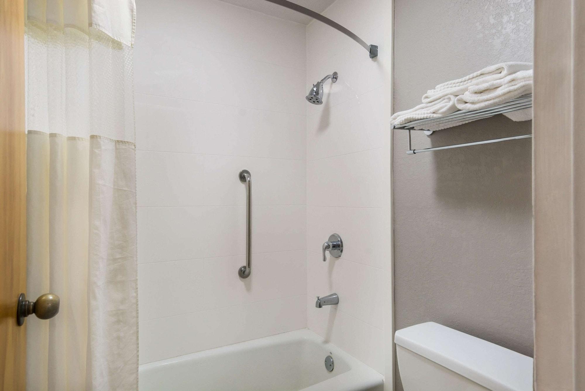 אמפוריה Quality Inn מראה חיצוני תמונה