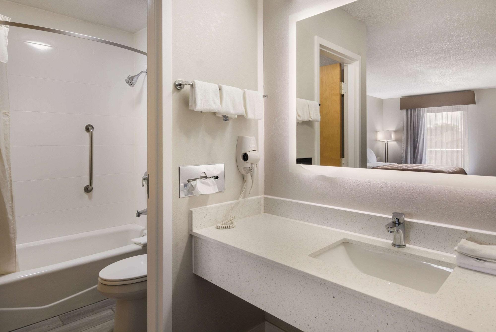 אמפוריה Quality Inn מראה חיצוני תמונה