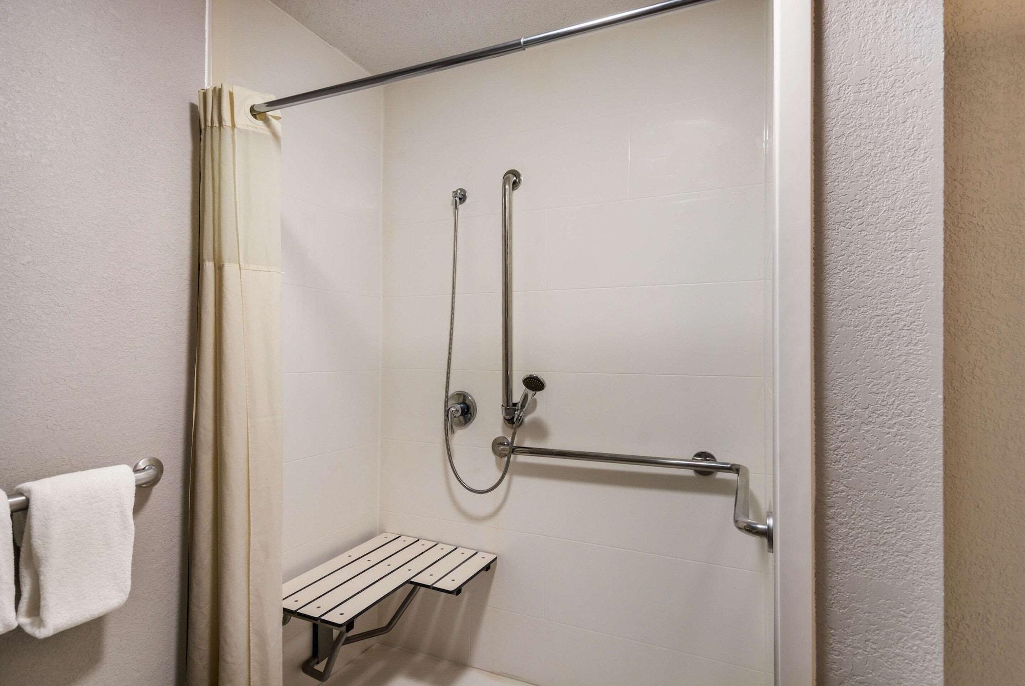 אמפוריה Quality Inn מראה חיצוני תמונה
