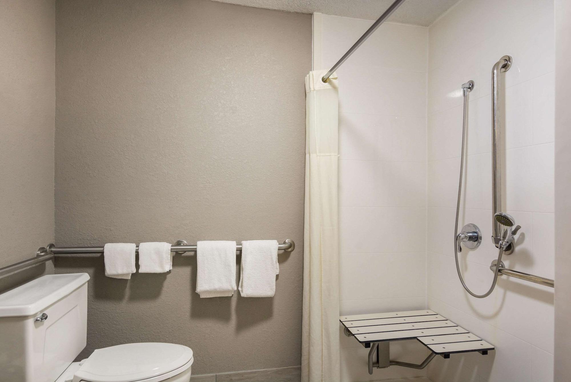 אמפוריה Quality Inn מראה חיצוני תמונה